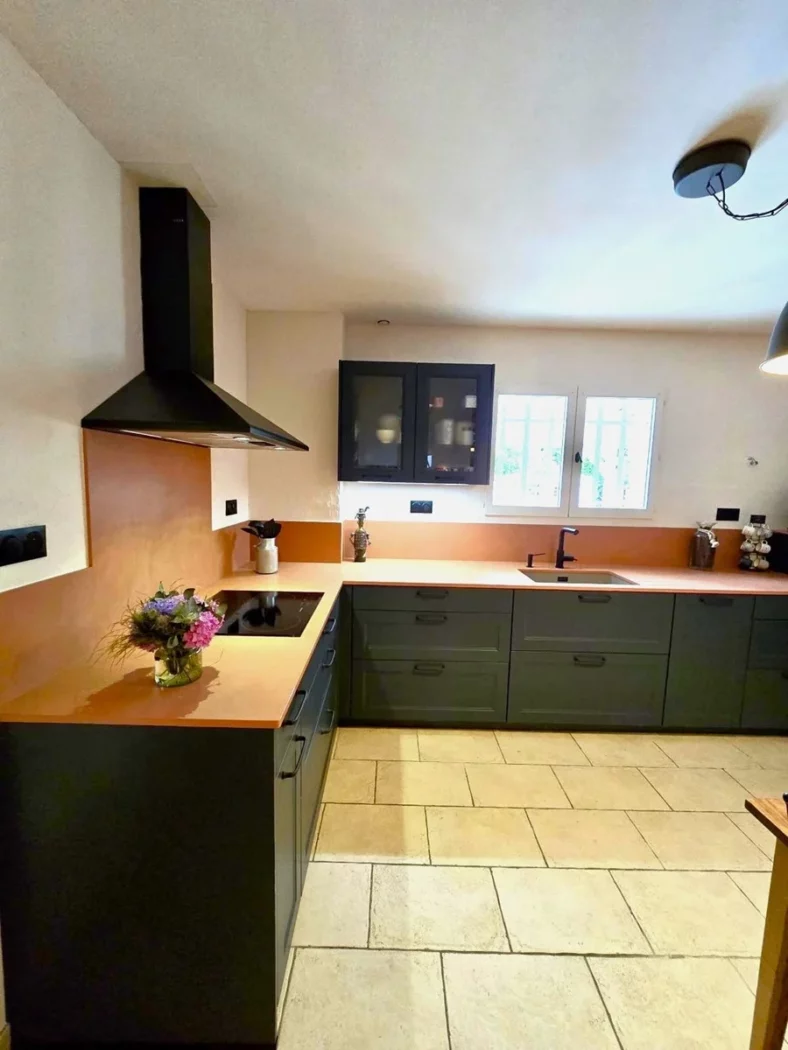 cuisine-equipee-bordeaux-en-l-modele-liberty-bleu-fjord