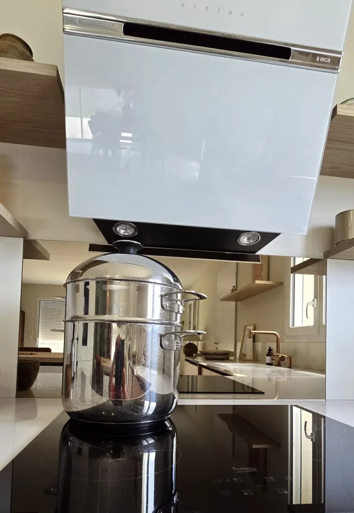 crédence miroir légèrement cuivrée